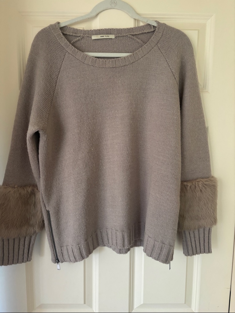 AMS PURE wool blend sweater with fur cuffs
